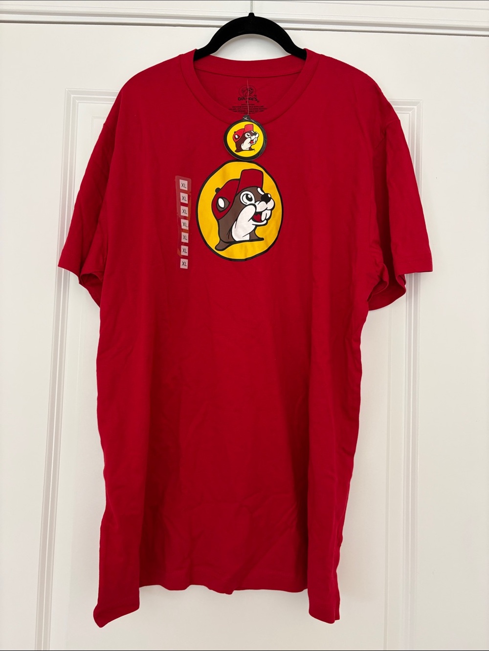NWT Buc-ereβs Red Short-Sleeve Men's Graphic Tee with Mascot Emblem